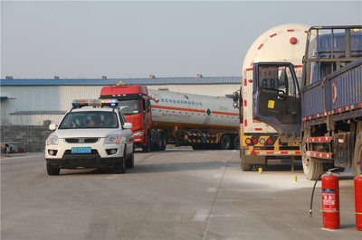 东海交通组织危险货物运输企业联合开展应急救援演练